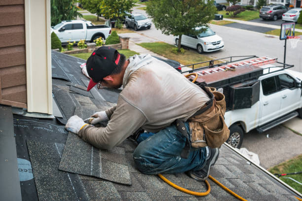 Professional Gutter Installation technician working in Edgewood, FL